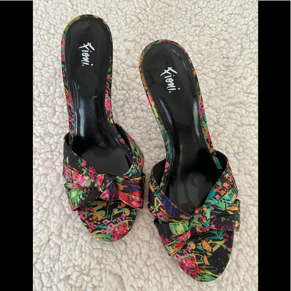 Fiona Heels 7-1/2 Pretty Flowers 💐